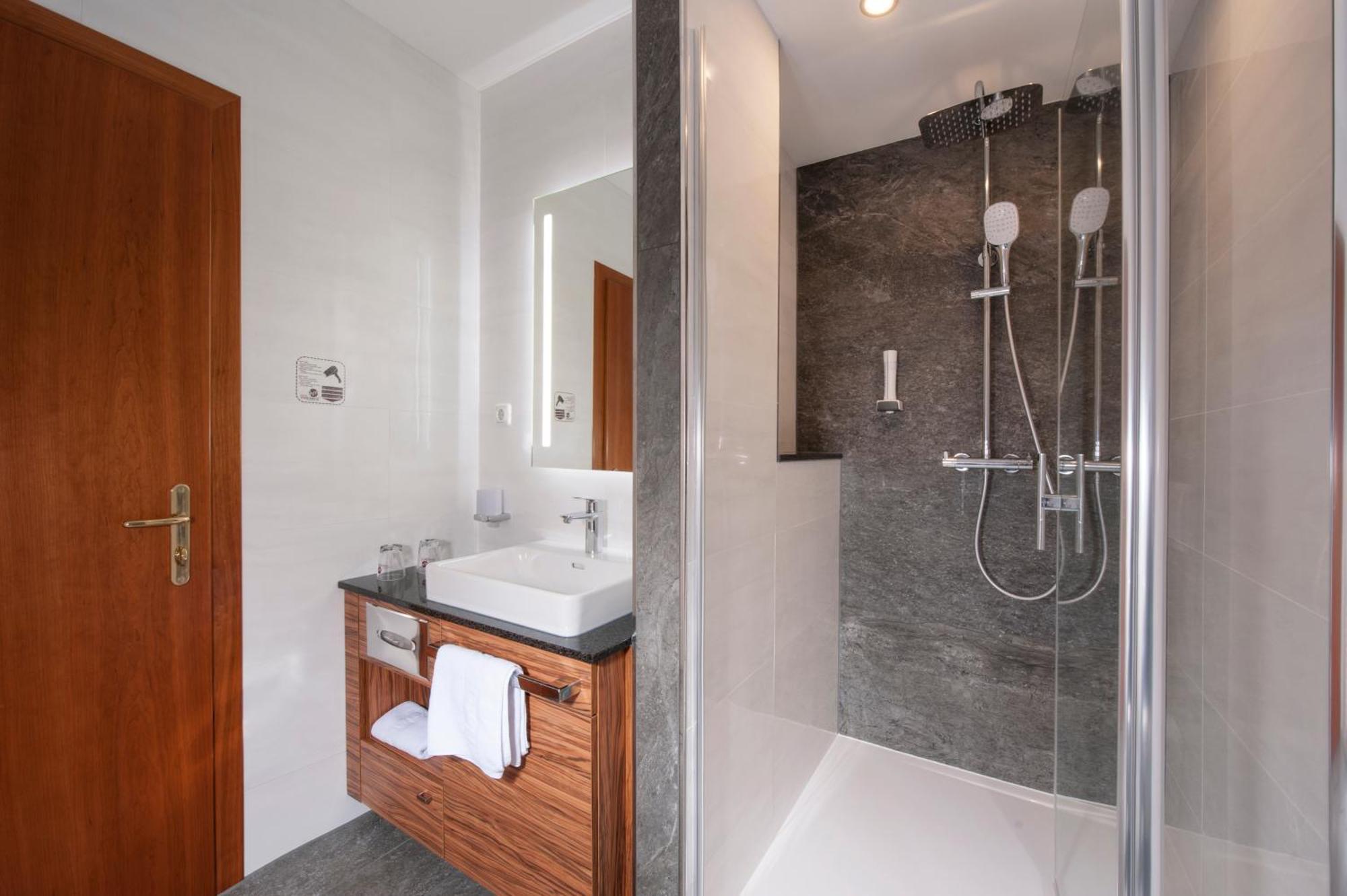 Hotel Weinberg Gmbh Preising エクステリア 写真