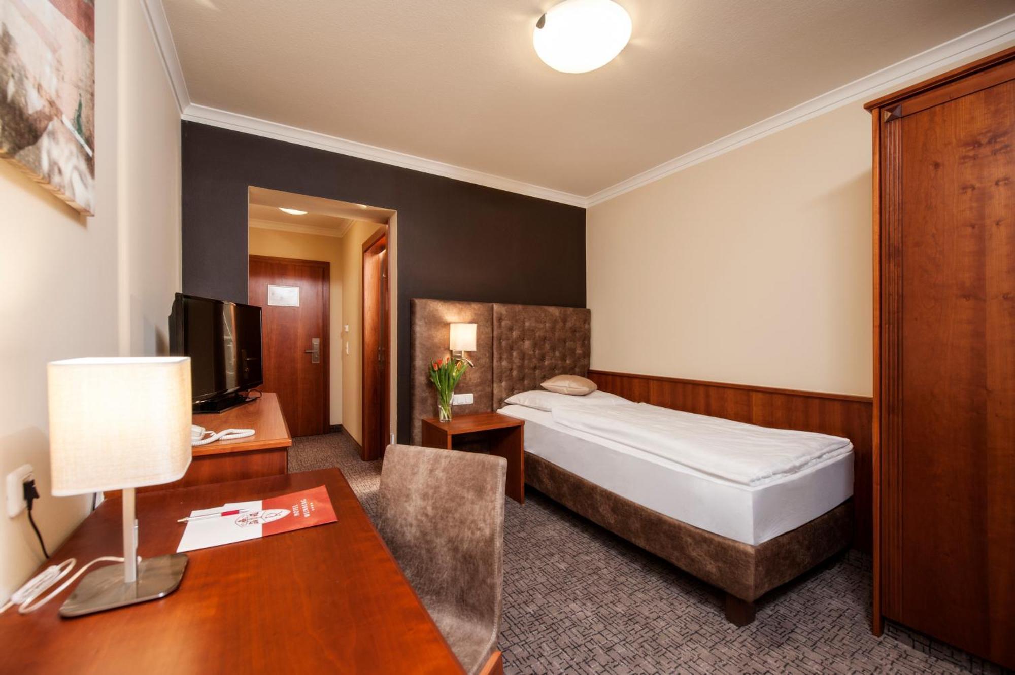 Hotel Weinberg Gmbh Preising エクステリア 写真